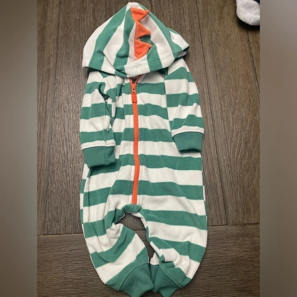 Lot of 3 baby onesies and robe size 6 month